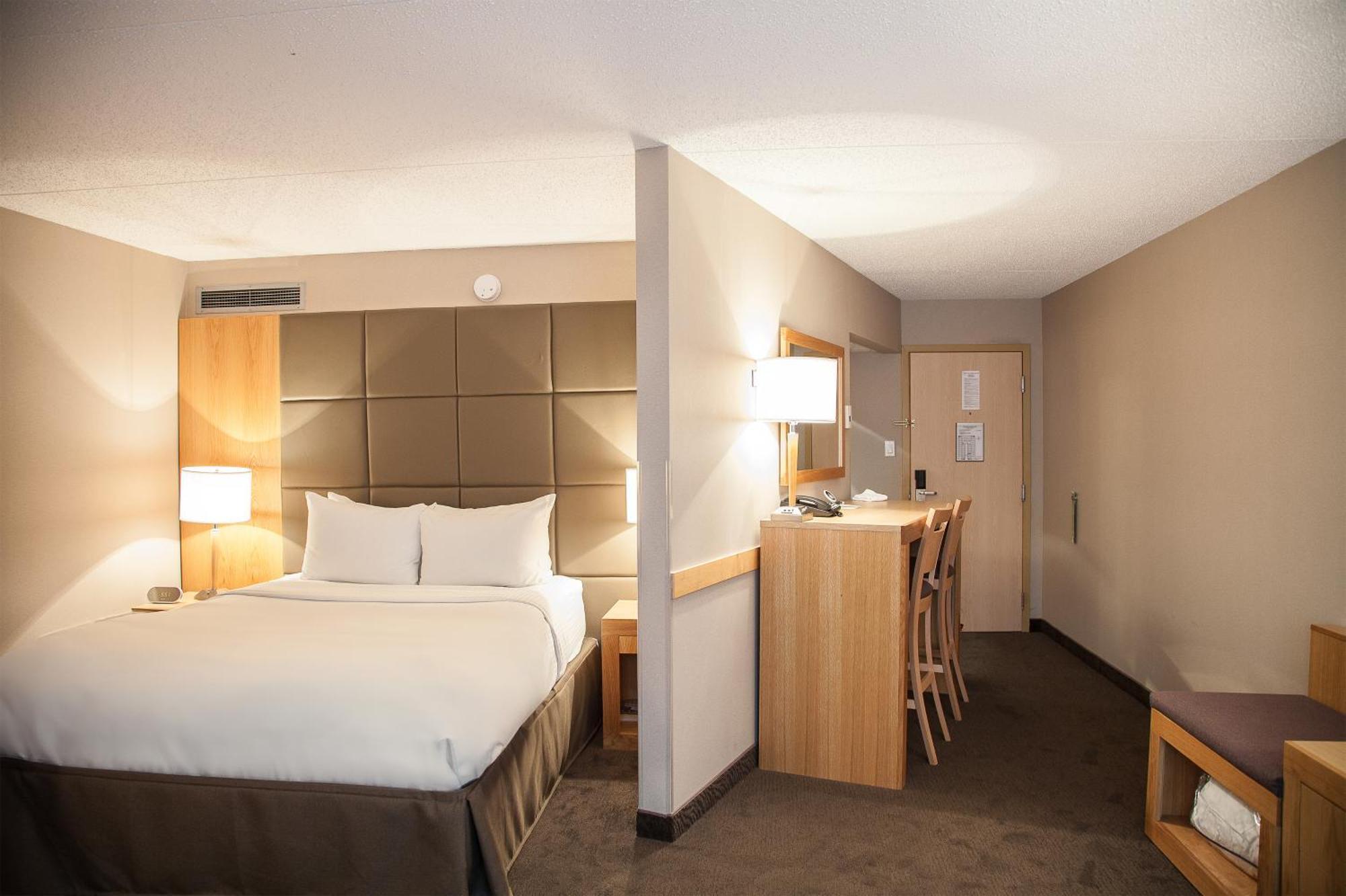 Ihotel & Conference Centre Red Deer Exterior photo