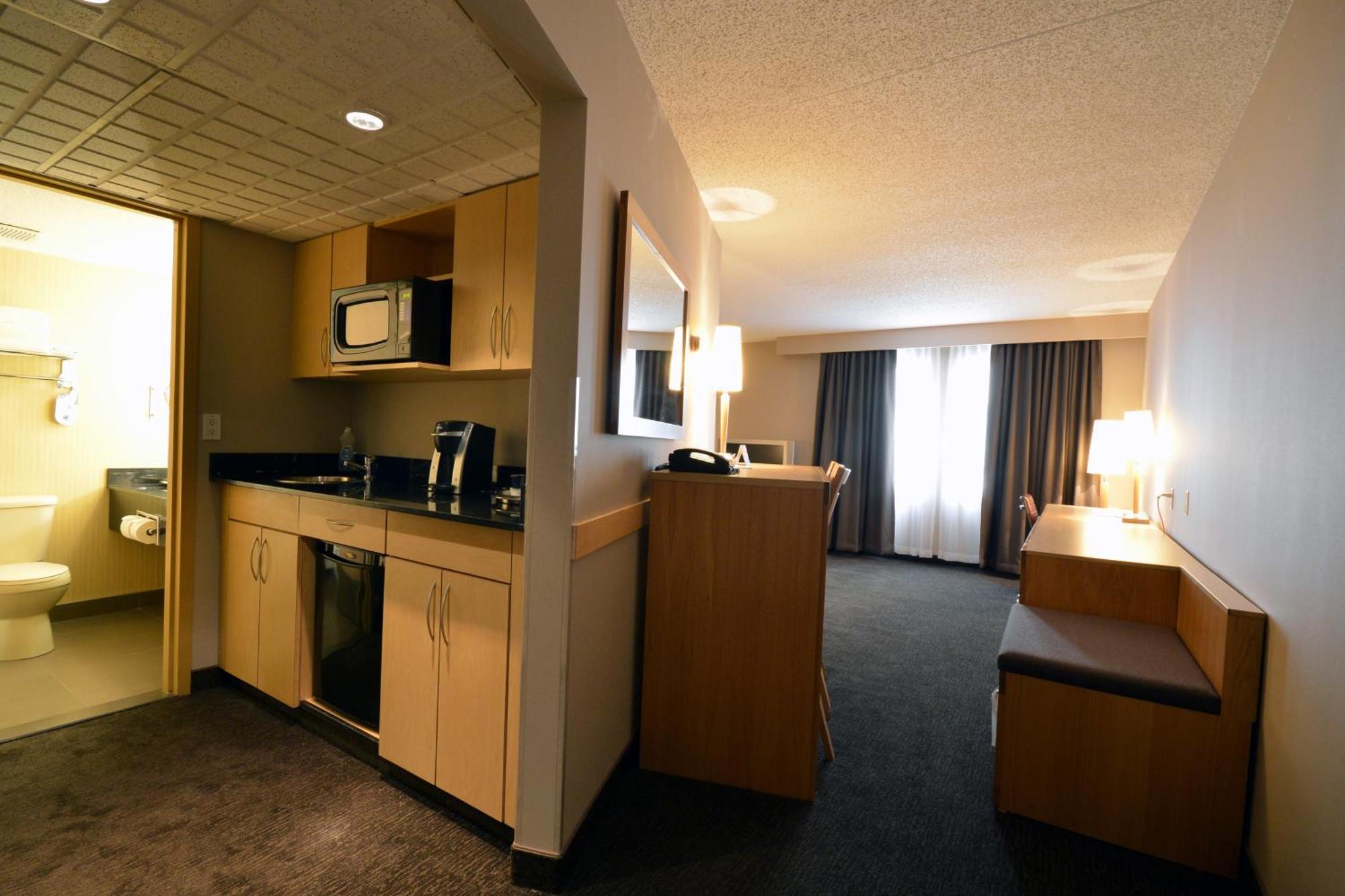 Ihotel & Conference Centre Red Deer Exterior photo