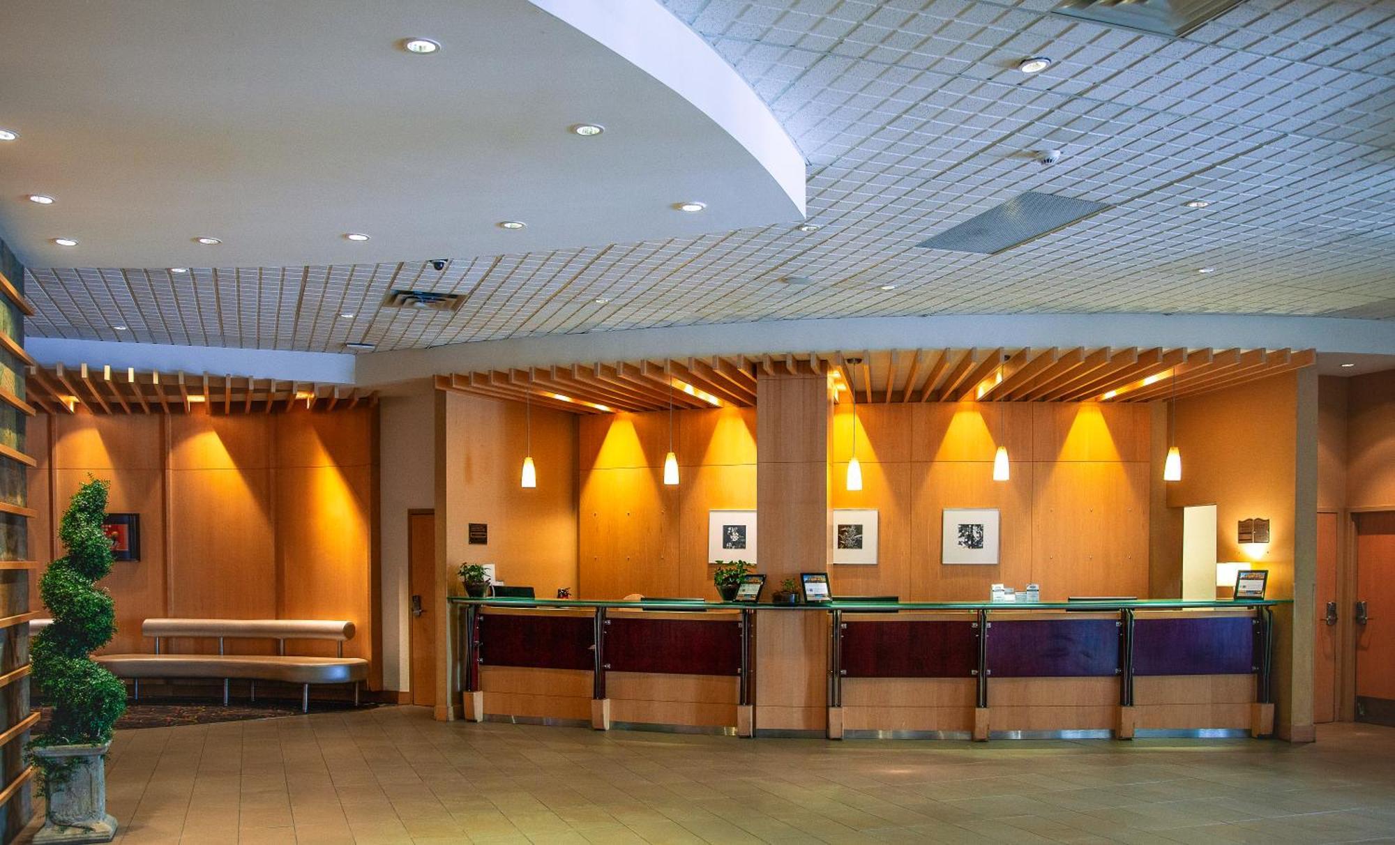 Ihotel & Conference Centre Red Deer Exterior photo