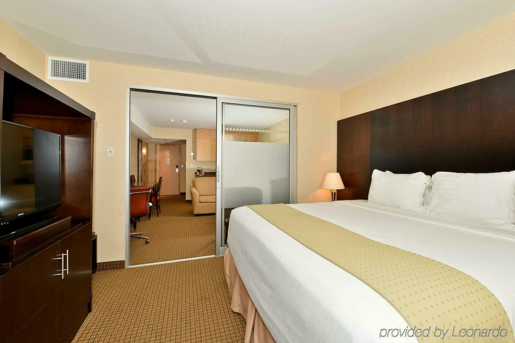 Ihotel & Conference Centre Red Deer Exterior photo